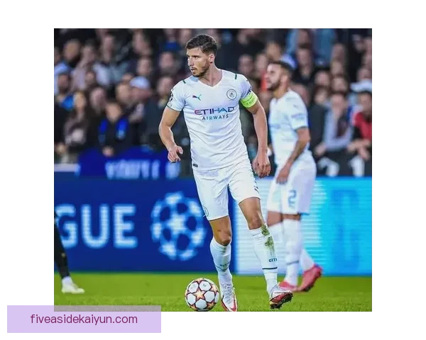 鲁本·迪亚斯战术适配性持续提升，展现出出色的防守稳定性与组织能力。