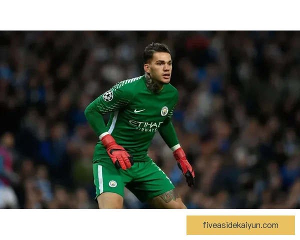 埃德森防守指挥能力持续提升，曼城后防组织表现稳健